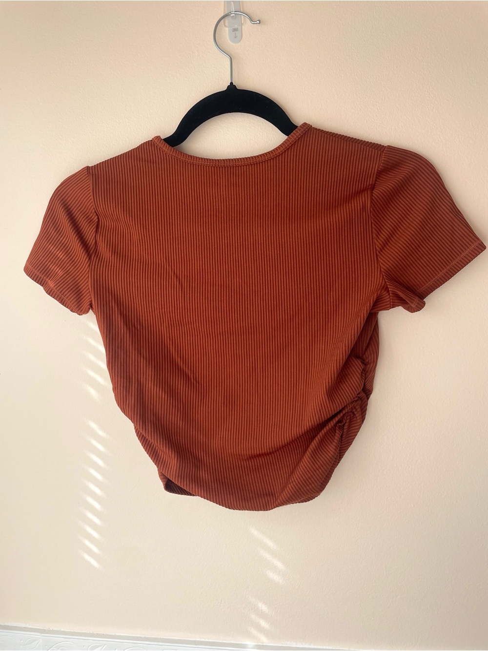 Hollister Rust Ribbed Short-Sleeve Tee - Picture 4 of 4